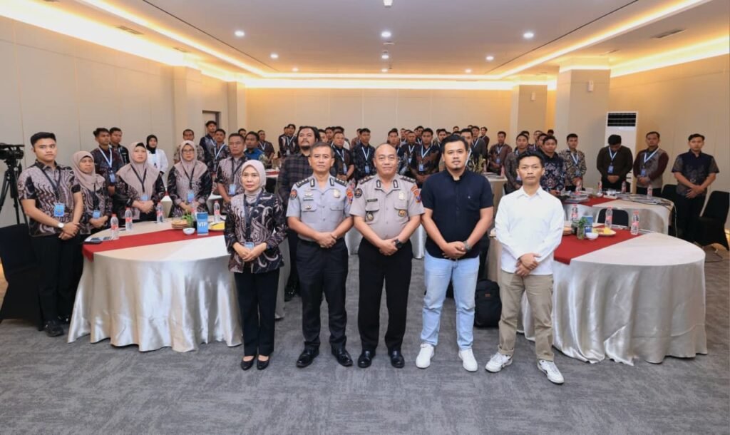Bidhumas Polda Jawa Timur menggelar pelatihan peningkatan kemampuan (Latkatpuan) fotografi dan videografi di Surabaya.