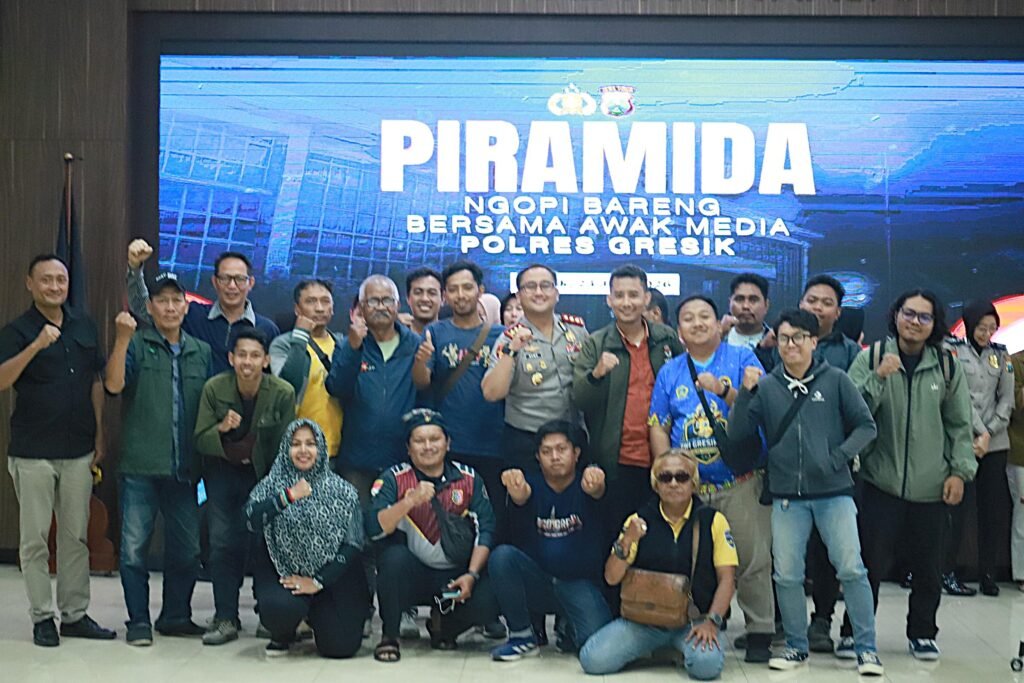 Kapolres Gresik juga menyebut, media memegang peranan penting dalam membentuk persepsi masyarakat