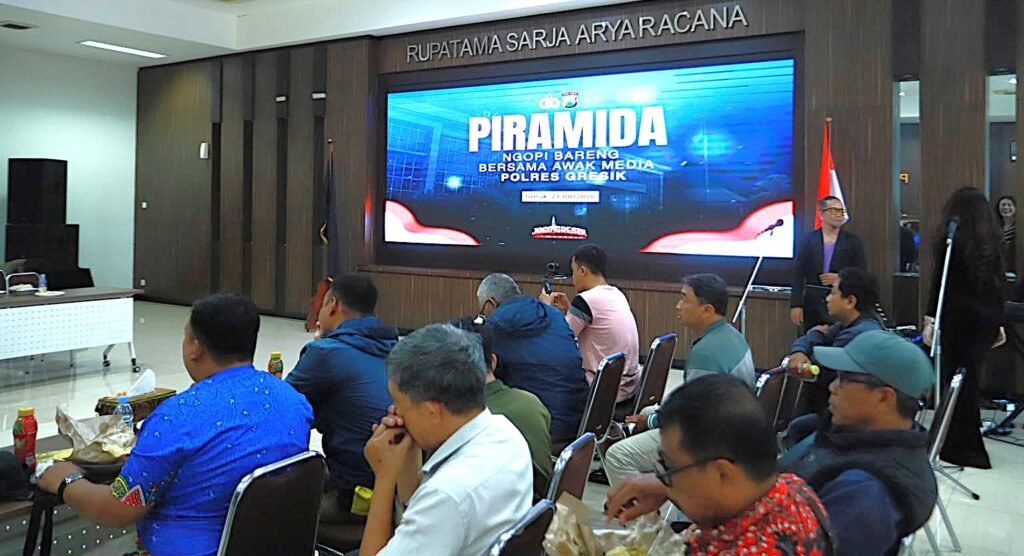 Polres Gresik Gelar Piramida, Perkuat Sinergi Melalui Ngopi Bareng Media