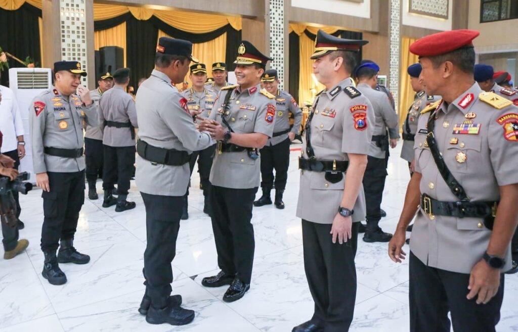 Kapolda Jatim menegaskan bahwa keberhasilan pelaksanaan tugas Kepolisian tidak hanya ditentukan oleh kemampuan individu, tetapi juga oleh soliditas, sinergi, dan kolaborasi seluruh personel dalam mewujudkan Polri yang Presisi serta semakin dipercaya masyarakat