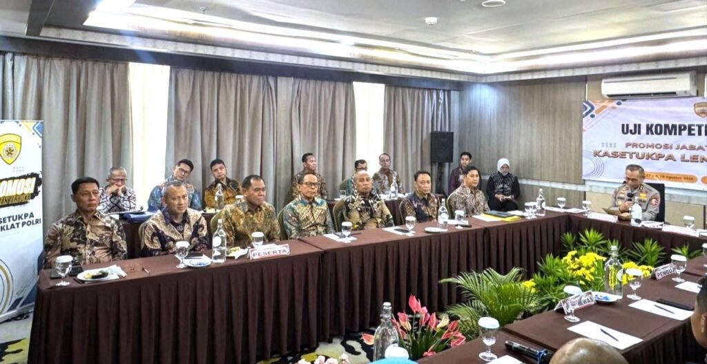 Uji Kompetensi Bidang melibatkan tim penguji dari unsur internal dan eksternal Polri. Unsur internal terdiri dari perwakilan Lemdiklat Polri, Itwasum Polri, serta Bagian Psikologi Kepolisian
