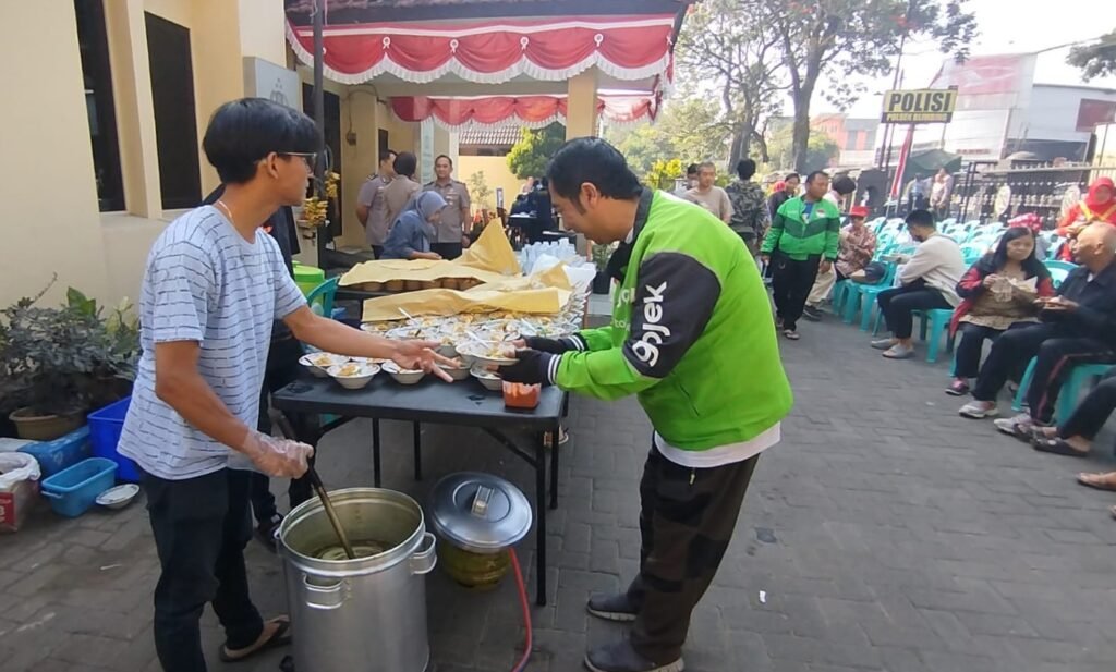 Program Makan Bersama Gratis (MBG) dan pemeriksaan kesehatan Polresta Malang Kota hadir dengan pola berbeda, Jumat (21/8/2026).