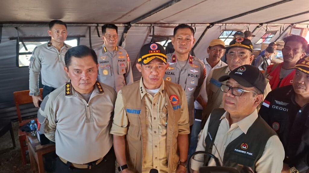 Operasi kemanusiaan di Manggarai melibatkan 100 personel Polri, 31 personel TNI, 68 personel Brimob termasuk Resimen 2 Pelopor Korps Brimob Polri, 5 personel Basarnas, dan 6 personel BPBD Jawa Timur.