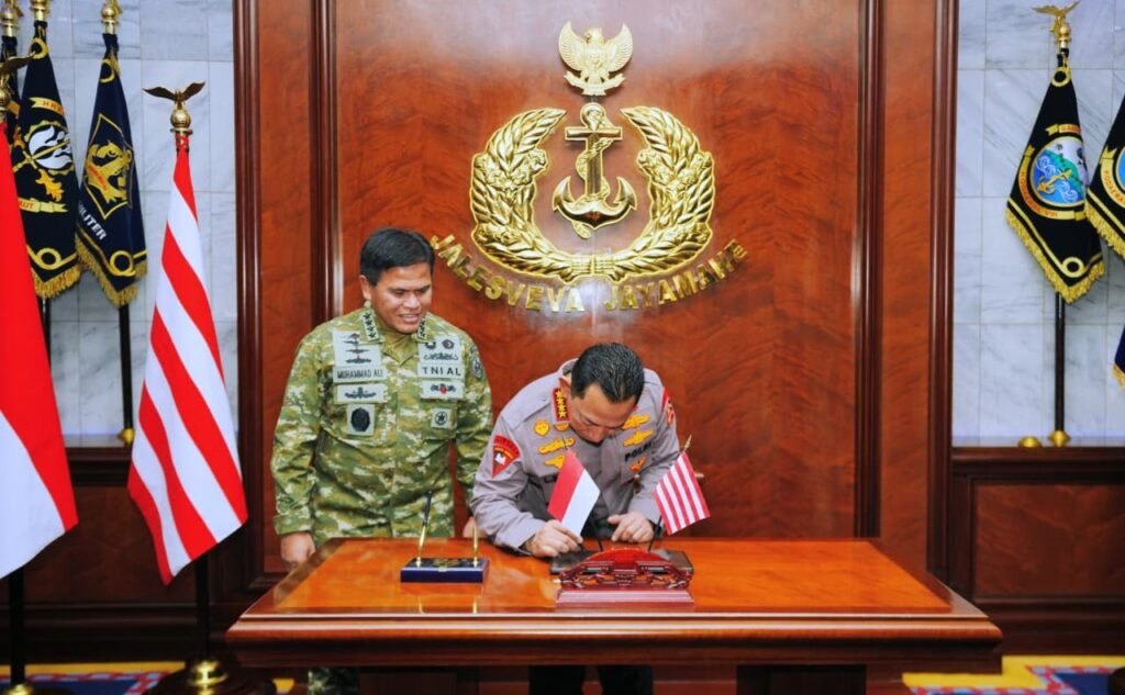 Pertemuan berlangsung bersama sejumlah pimpinan kementerian dan lembaga, antara lain Jaksa Agung RI, Panglima TNI, Kepala BIN RI, Wakil Panglima TNI, KASAD, KASAL, dan KASAU. Kapolri didampingi Kabaintelkam Polri dan Kabareskrim Polri