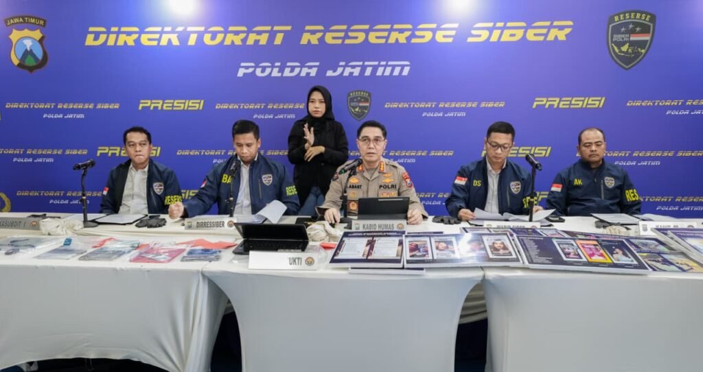 Polisi turut menyita Tiga mobil yang diduga berkaitan dengan hasil kejahatan, yakni satu unit BMW, Toyota Rush dan Honda Brio. Penyidik masih menelusuri kemungkinan adanya aset lain yang berkaitan dengan perkara tersebut
