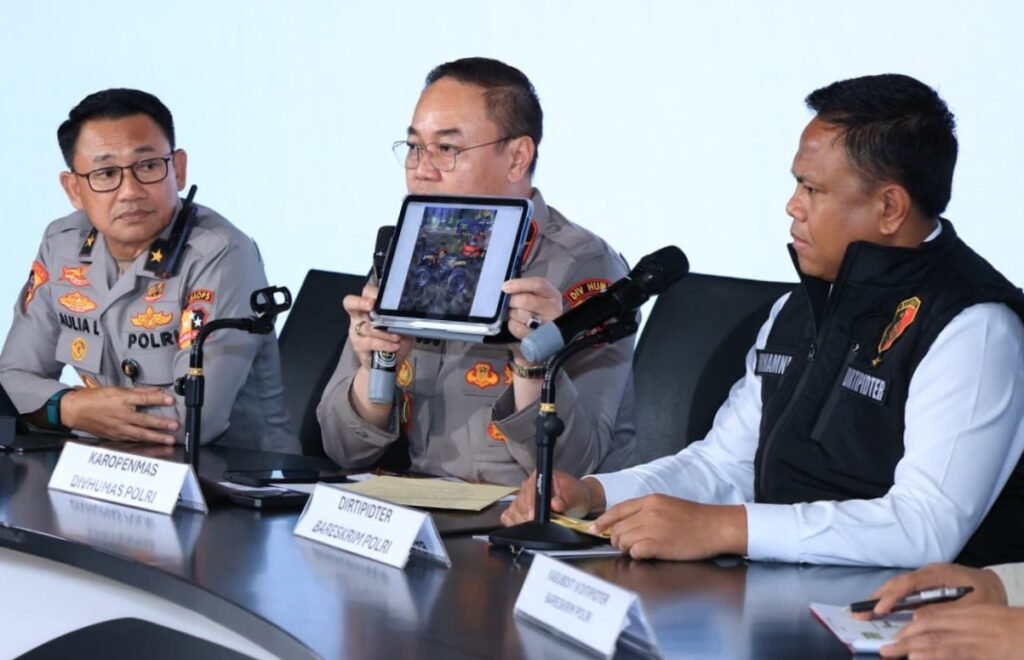 Polri memperkuat mitigasi melalui pembaruan pemetaan wilayah rawan karhutla, verifikasi hotspot di lapangan, penguatan early warning system, serta patroli terpadu bersama TNI, Manggala Agni, pemerintah daerah dan masyarakat