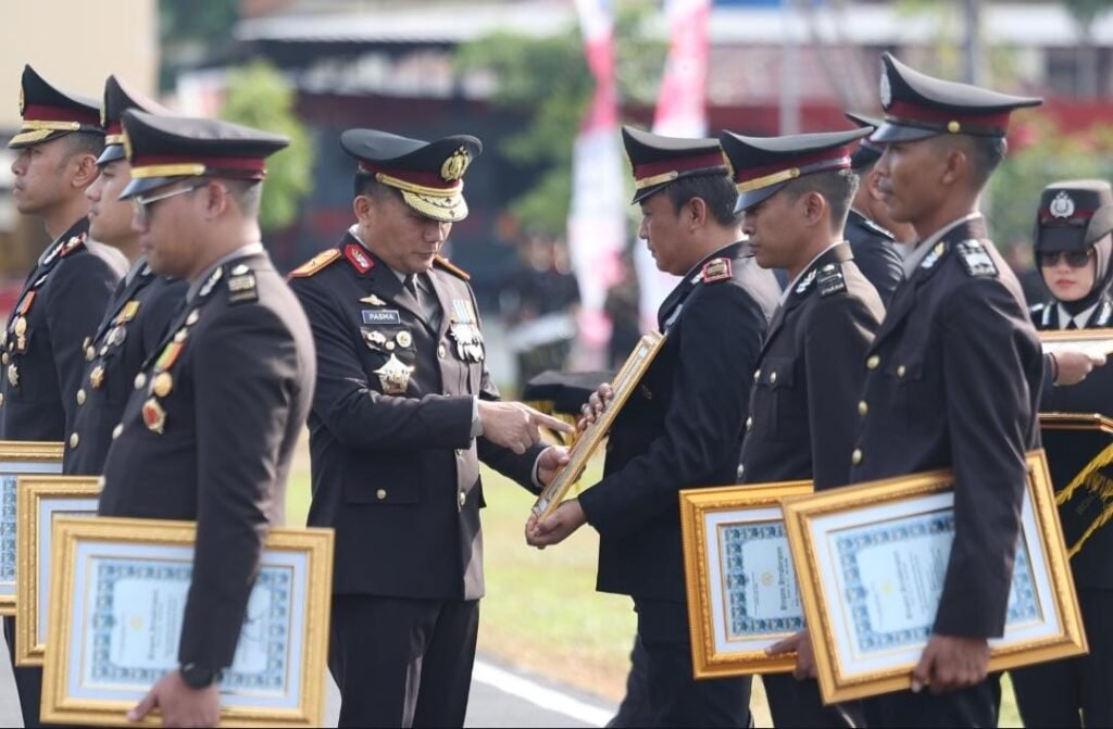Pelaksanaan upacara berlangsung khidmat sebagai bentuk penghormatan sekaligus refleksi atas perjuangan para pahlawan dalam merebut dan mempertahankan kemerdekaan Indonesia