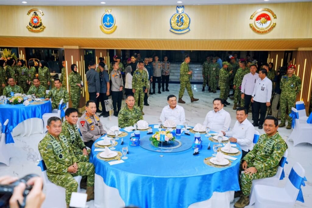 Pertemuan seperti ini memberikan ruang bagi para pimpinan untuk membangun pemahaman yang selaras terhadap perkembangan situasi sekaligus menjaga keterhubungan dalam pelaksanaan tugas yang memiliki irisan kepentingan