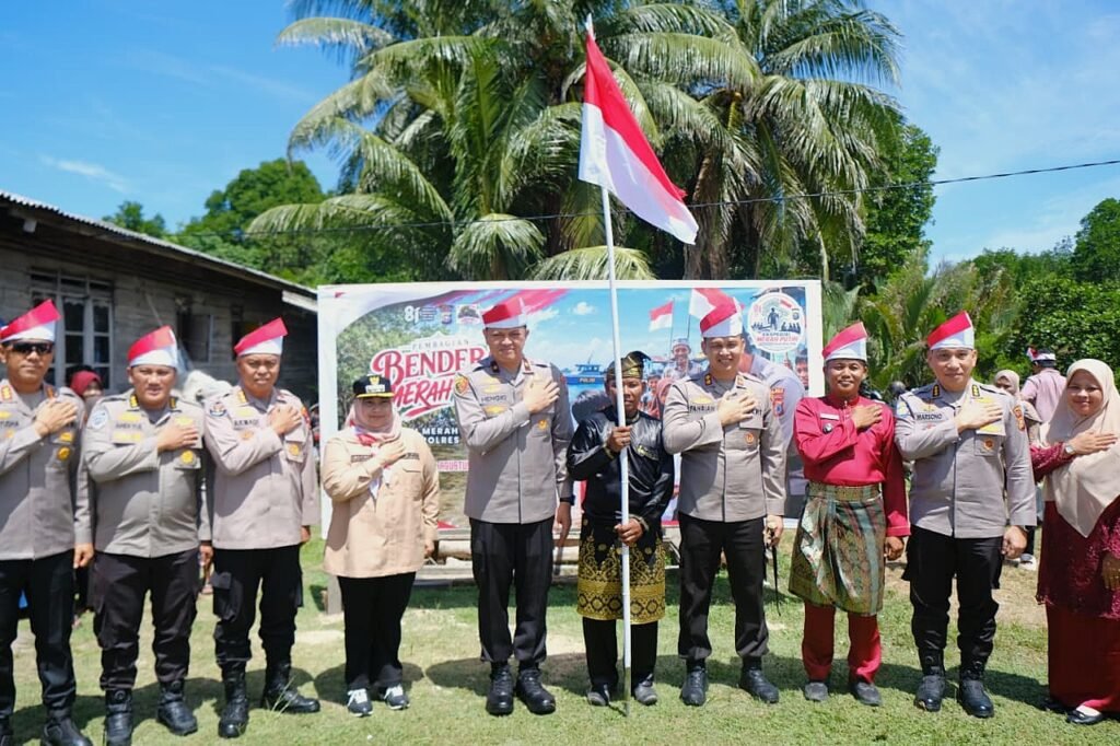 Ekspedisi Merah Putih Tiba di Rupat, Polda Riau Bantu Nelayan hingga Tanam 1.000 Mangrove