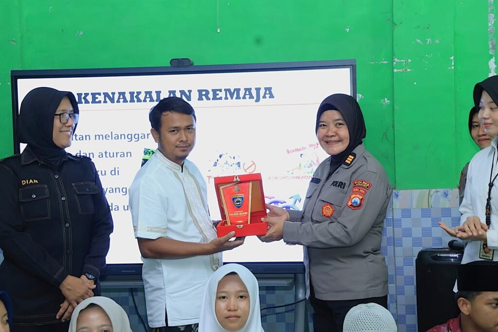 Perwakilan pimpinan Pondok Pesantren Mambaul Hikmah, Nafifudin Muslih, M.Pd sangat apresiasi program dari Polres Ngawi yang turun menyasar lingkungan pendidikan dan Pondok Pesantren