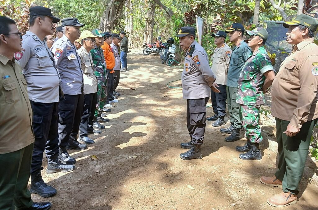 Polres Ponorogo Polda Jatim juga telah menggelar koordinasi lintas sektoral bersama jajaran Perhutani, Badan Penanggulangan Bencana Daerah (BPBD Ponorogo), dan Dinas Lingkungan Hidup guna mematangkan pemetaan serta respons cepat penanganan titik api