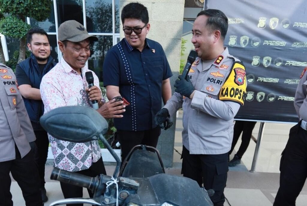 Dua orang tersangka yakni HE dan MF berhasil diamankan setelah diduga mencuri satu unit sepeda motor Honda Scoopy milik warga