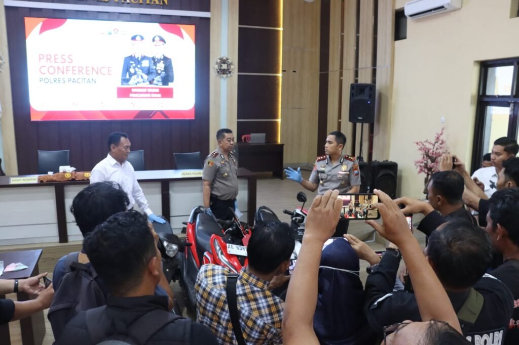 Dalam ungkap kasus ini, Polisi mengamankan satu tersangka berinisial SRW (43) yang sempat masuk DPO oleh Satreskrim Polres Pacitan.