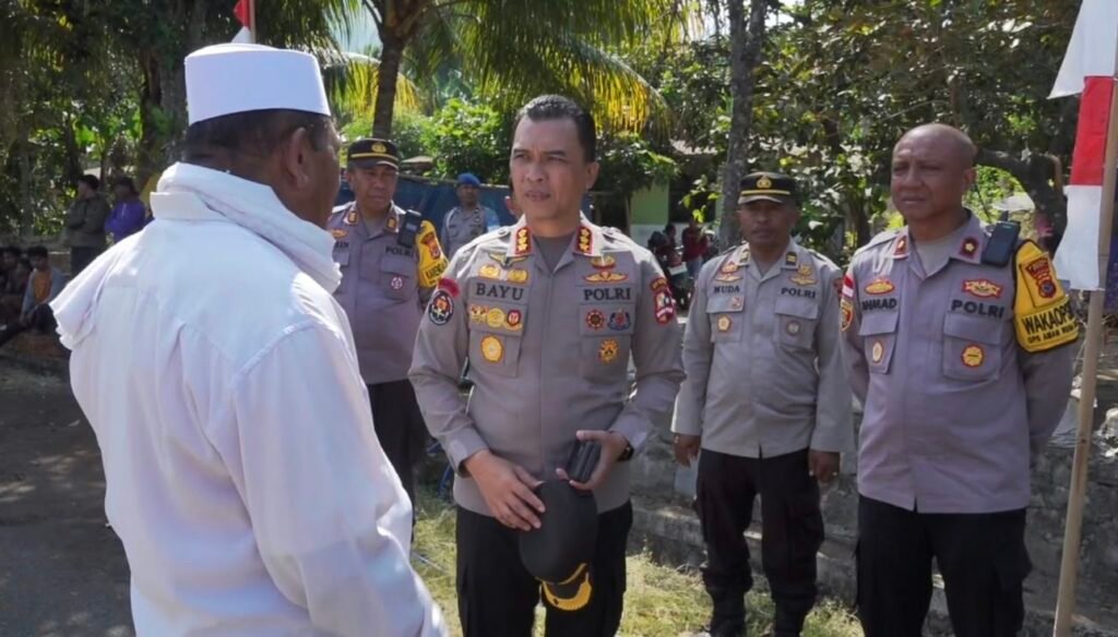 Di Tengah Duka Gempa, Kasatgas Humas Polri Beri Penguatan untuk Personel dan Warga Ende