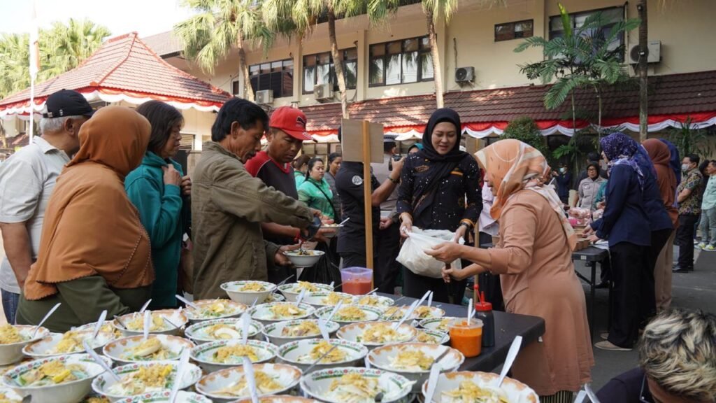 Halaman Polresta Malang Kota didatangi 500 warga, Jadi Ruang Silaturahmi, Bakti Kesehatan, dan Serap Aspirasi Masyarakat
