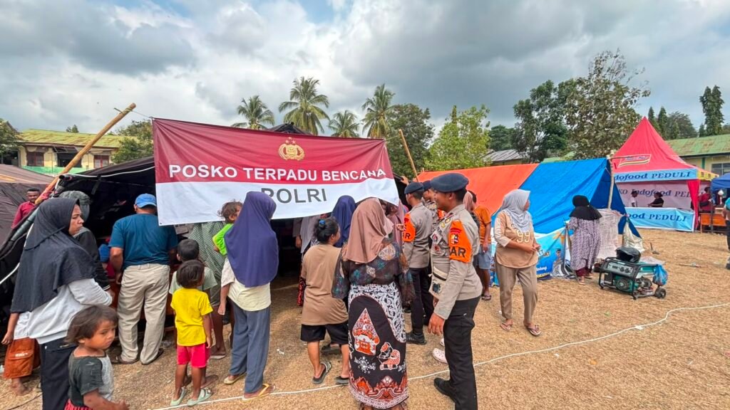 Hari Ke-4 Pascagempa, Polri Terus Bergerak Brimob dan Bantuan Logistik Konsisten Dikirim ke NTT