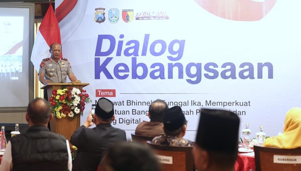 Kapolda Jatim saat membuka Focus Group Discussion (FGD) Dialog Kebangsaan bertema “Merawat Bhinneka Tunggal Ika, Memperkuat Kesatuan Bangsa di Tengah Polarisasi di Ruang Digital” di Surabaya