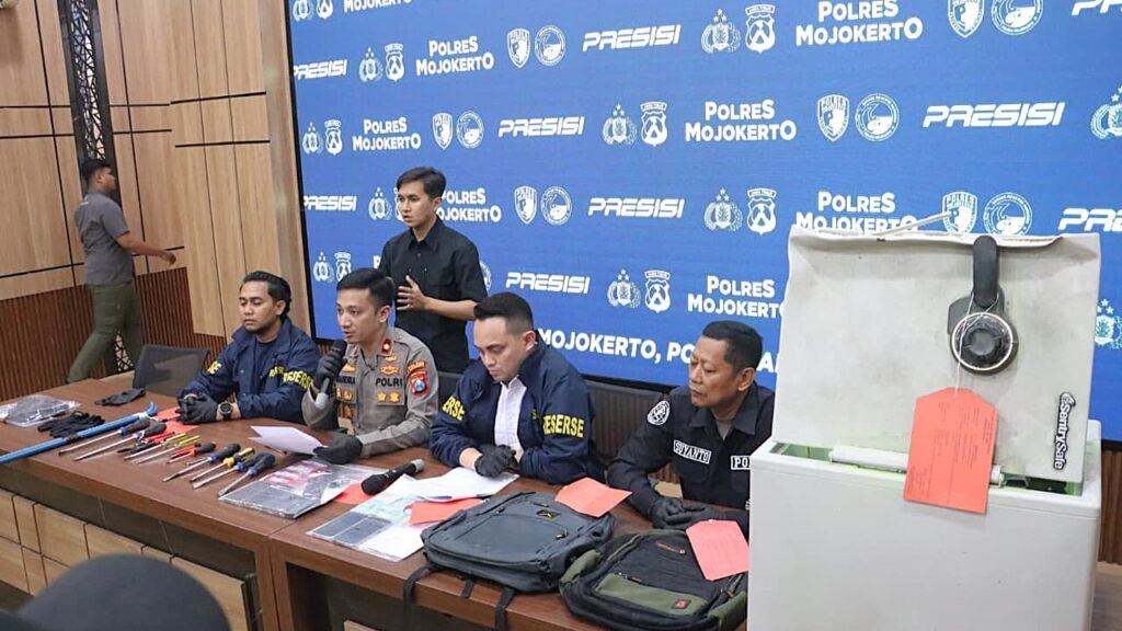 Para pelaku merupakan sindikat profesional. Berdasarkan hasil penyidikan, mereka memetakan target-target potensial secara acak hanya dengan menggunakan aplikasi Google. Jadi, murni tidak ada keterlibatan orang dalam kampus