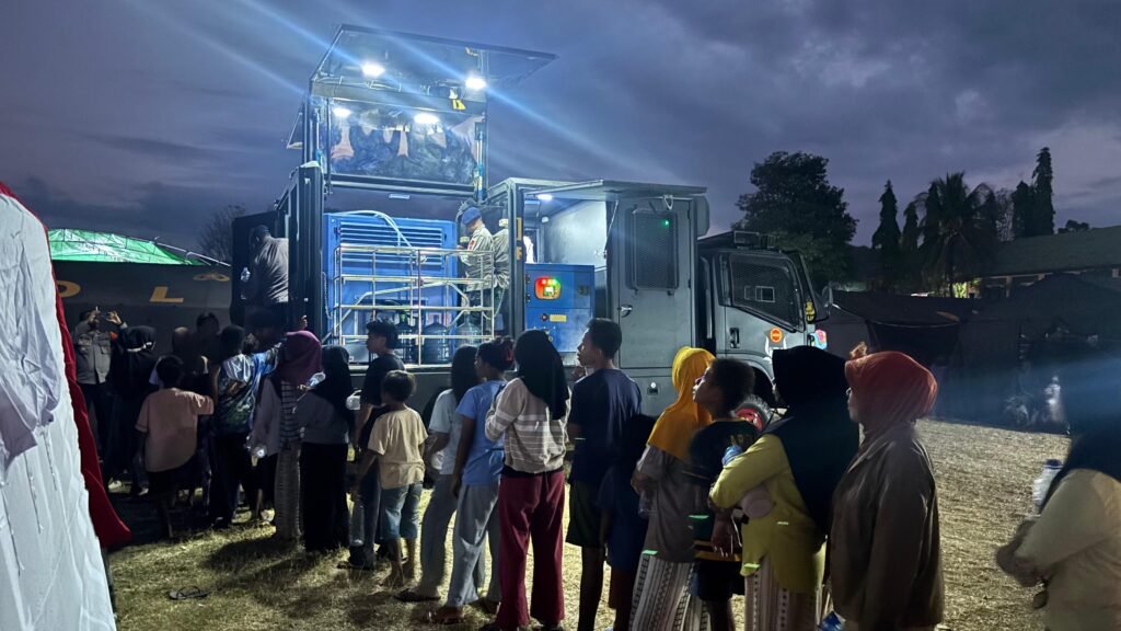 Menggunakan kendaraan khusus (ransus) Watergen, personel berhasil menghasilkan dan mendistribusikan 200 liter air siap minum