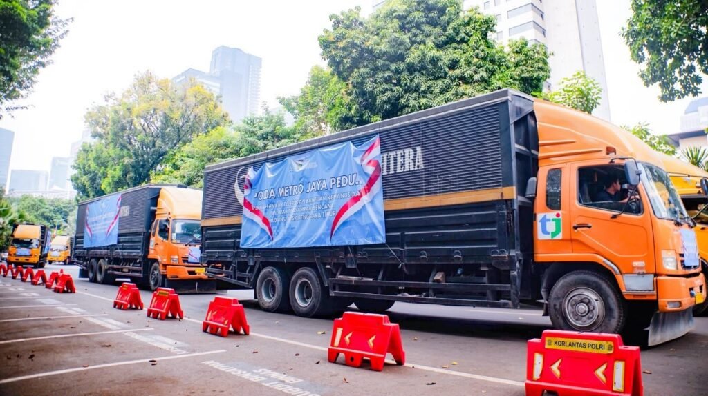 Polda Metro Jaya Kirim 12 Truk Bantuan Kemanusiaan untuk Masyarakat Terdampak Gempa NTT