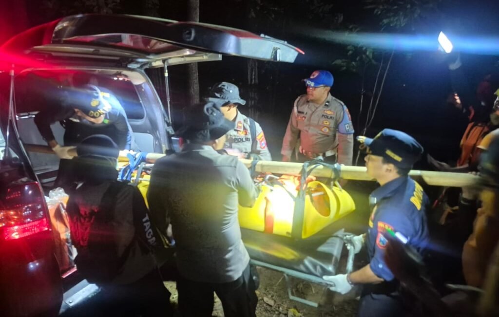 Operasi Kemanusiaan Polres Bondowoso Berhasil Evakuasi Dua Jenazah di Gunung Piramid