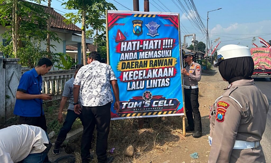 Polres Jember Masifkan Edukasi Berkendara Aman di Titik Rawan Kecelakaan