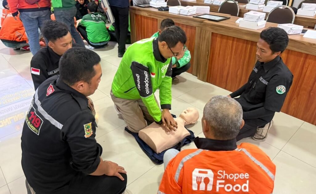 Polres Mojokerto Kota Bekali Driver Ojek Online Keterampilan PPGD untuk Penyelamat di Jalan