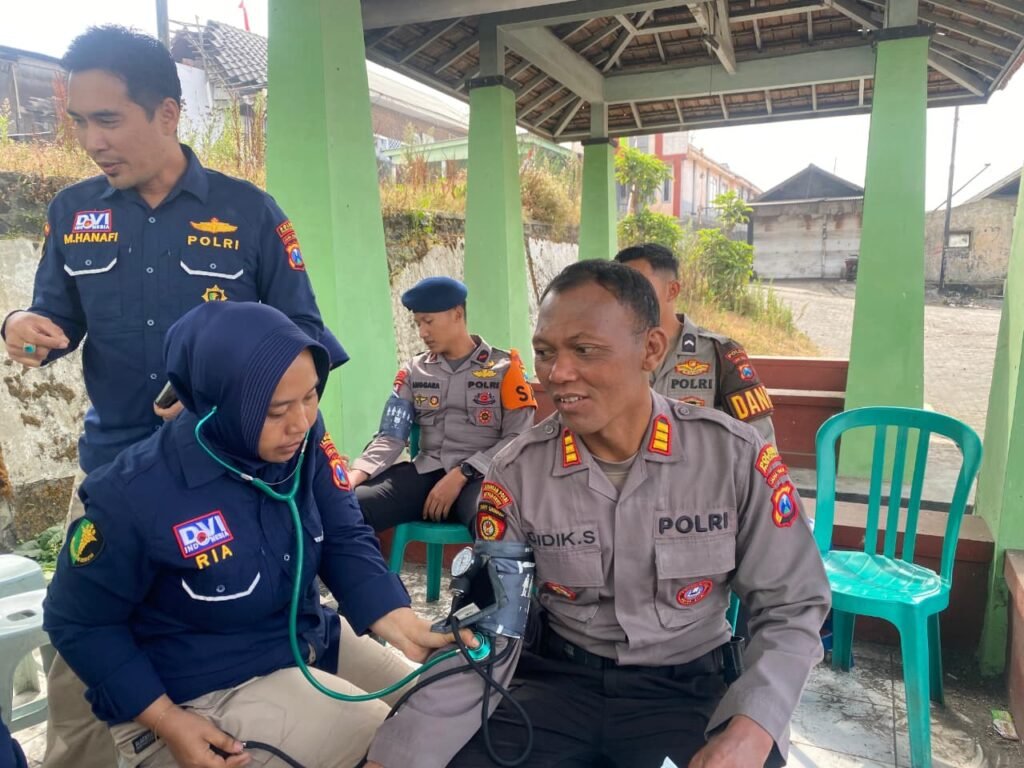 Polres Probolinggo Periksa Kesehatan Personel Pengamanan Bromo Pascakarhutla