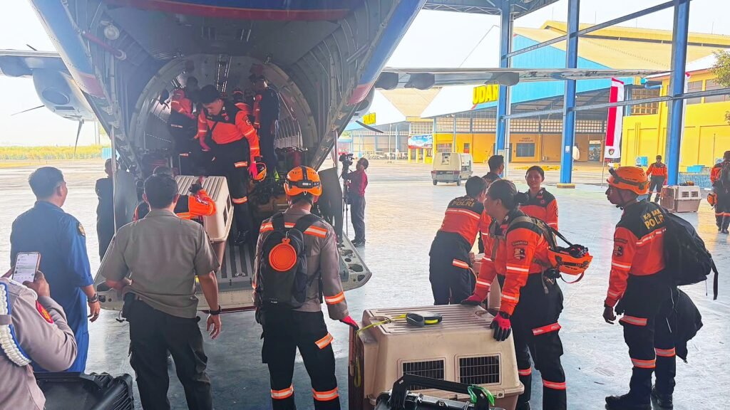 Terbang dengan Pesawat Khusus, Polri Kerahkan 10 K9 SAR Berpengalaman ke Flores, Misi Pencarian Korban