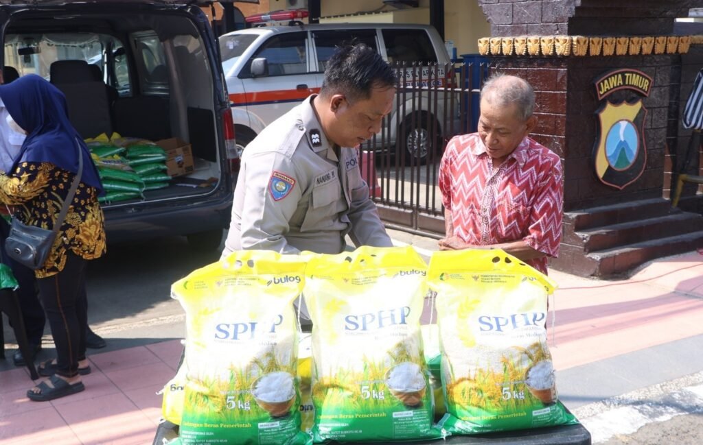 Polres Blitar Kota Gelar Gerakan Pangan Murah Sambut HUT Kemerdekaan RI ke-81