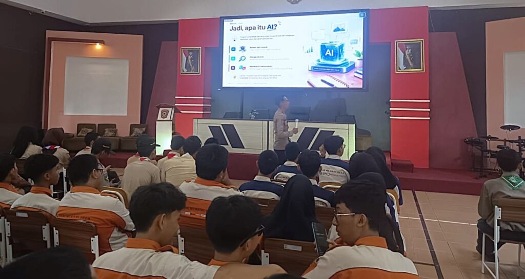Selain menerima materi dari trainer Paham AI, para siswa juga mendapatkan pendampingan secara langsung ketika melakukan login dan mengakses platform pembelajaran Senopati Academy sebagai sarana untuk memperluas wawasan mengenai teknologi kecerdasan buatan.