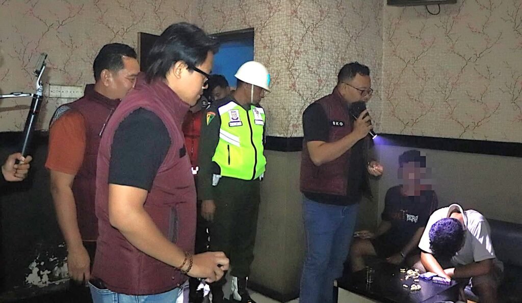 Dari hasil pemeriksaan intensif dan tes urine yang dilakukan terhadap puluhan pengunjung malam itu, petugas tidak menemukan adanya barang bukti narkotika