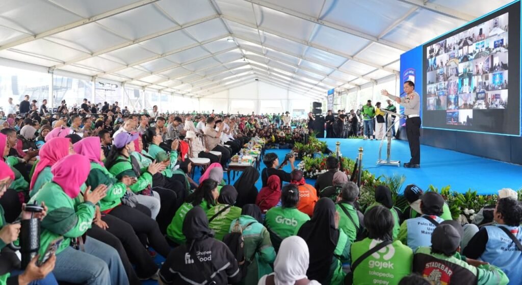 Kakorlantas Polri Irjen Pol Wibowo mendorong para pengemudi ojol menjadi pelopor keselamatan berlalu lintas