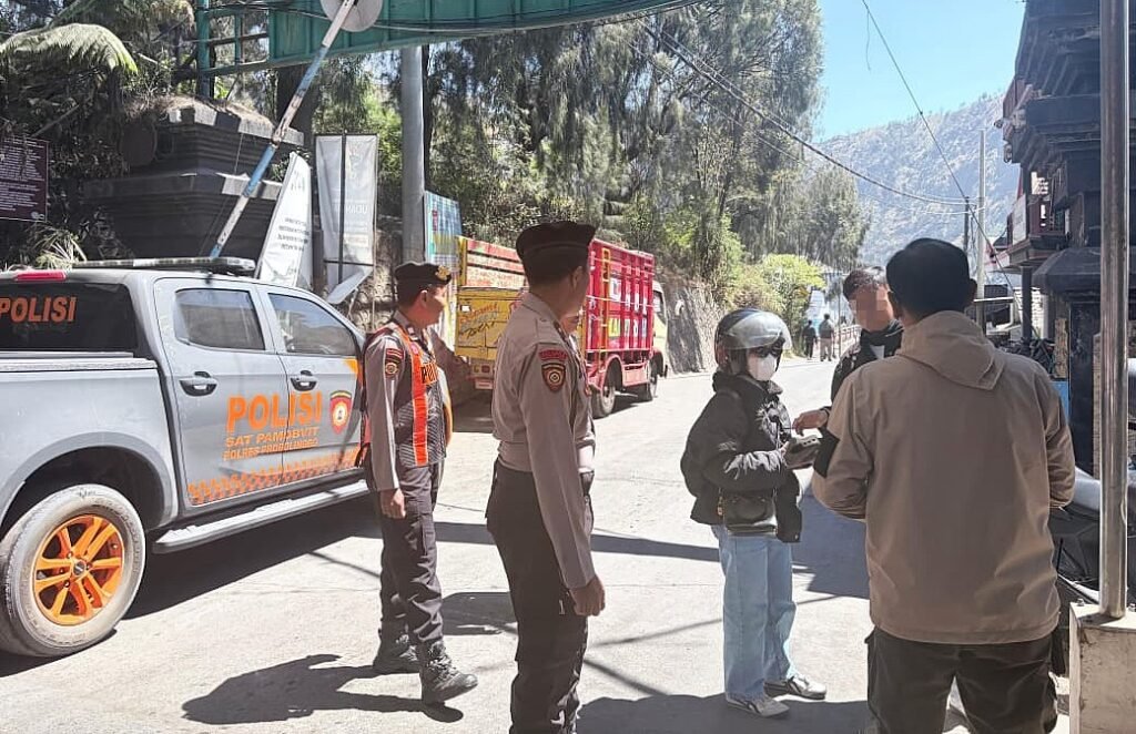Polres Probolinggo Imbau Wisatawan Patuhi Penutupan Kawasan TNBTS Akibat Karhutla di Bromo