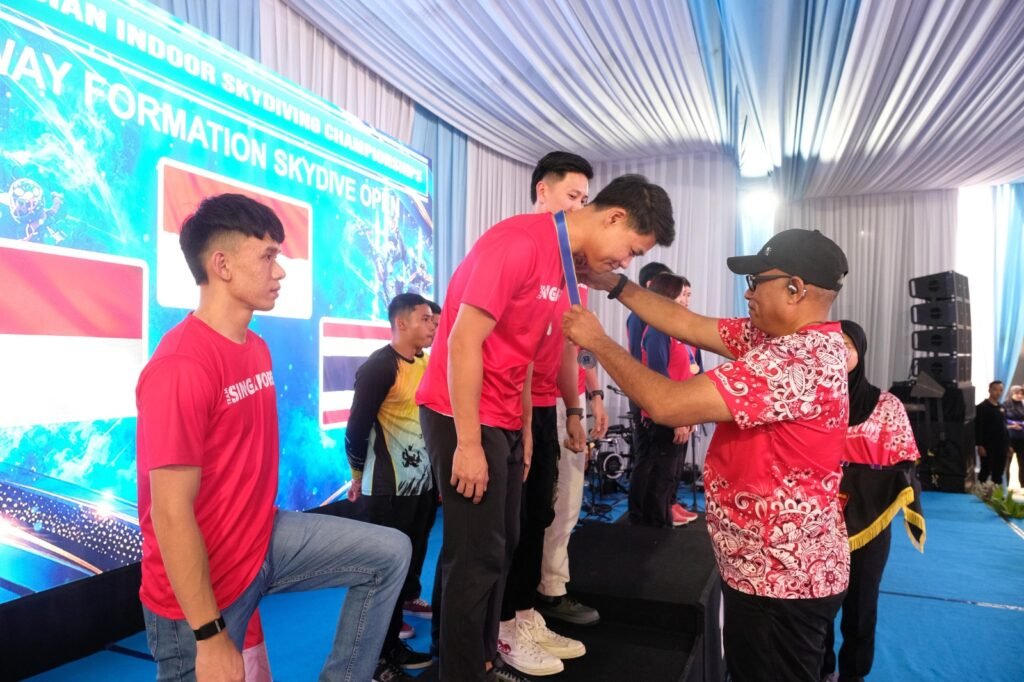 Pengembangan indoor skydiving di Indonesia telah dimulai sejak kompetisi nasional pada 2022 hingga akhirnya mampu menyelenggarakan event Category 1 FAI, dengan dukungan Wind Tunnel Brimob dan Korps Brimob Polri.