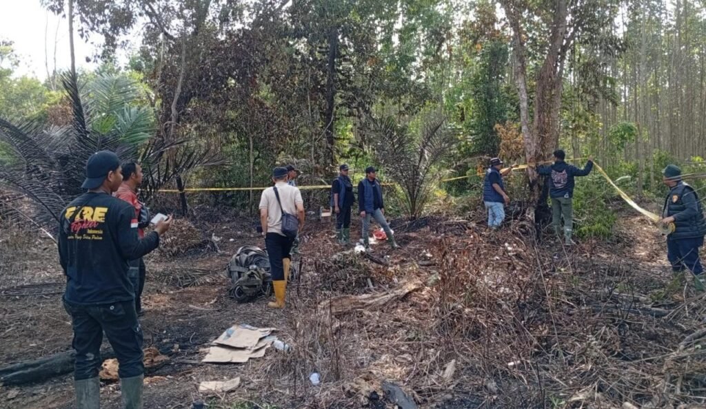 Tersangka mengakui membuat tiga titik pembakaran untuk membersihkan lahan sebelum ditanami kelapa sawit. Namun, api meluas dan tidak dapat dikendalikan hingga membakar sekitar 1,3 hektare lahan gambut