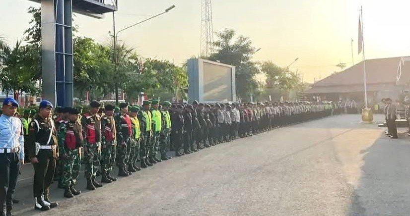 Seluruh personel disiagakan di berbagai titik strategis untuk memastikan situasi kota tetap aman, tertib, dan kondusif.