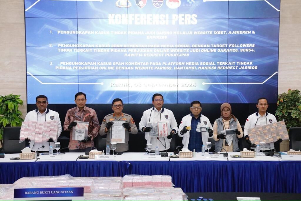Berdasarkan pengungkapan yang dilakukan, Dittipid Siber Bareskrim Polri menetapkan sejumlah tersangka dalam tiga perkara tersebut. Penyidik juga menetapkan beberapa orang sebagai daftar pencarian orang (DPO) yang diduga memiliki peran dalam jaringan perjudian online