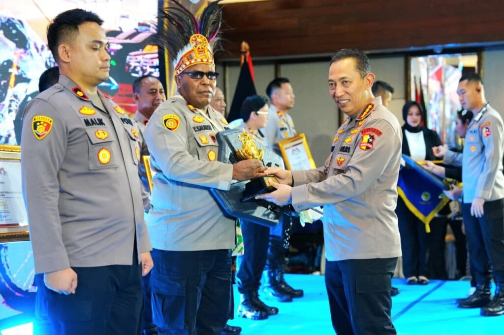 Kapolri Kompolnas Awards Motivasi Polri Berikan Pelayanan Terbaik