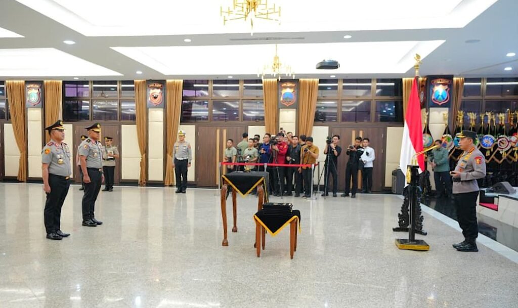 Kapolri Pimpin Upacara Serah Terima Jabatan Sejumlah Pejabat Polri