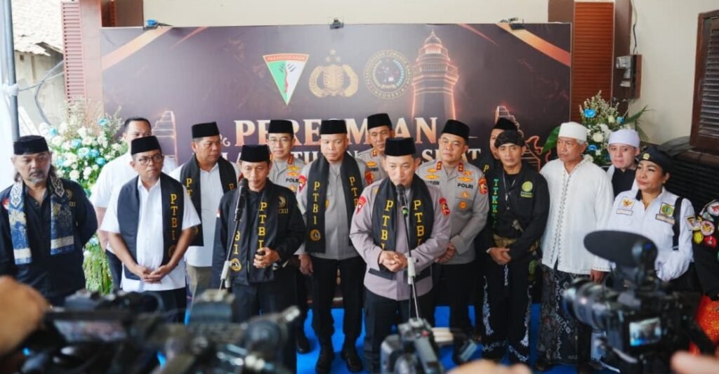 Kapolri mengingatkan, pencak silat Tjimande dan seni budaya debus merupakan kekhasan Banten yang harus terus dijaga, dikembangkan, dan diwariskan