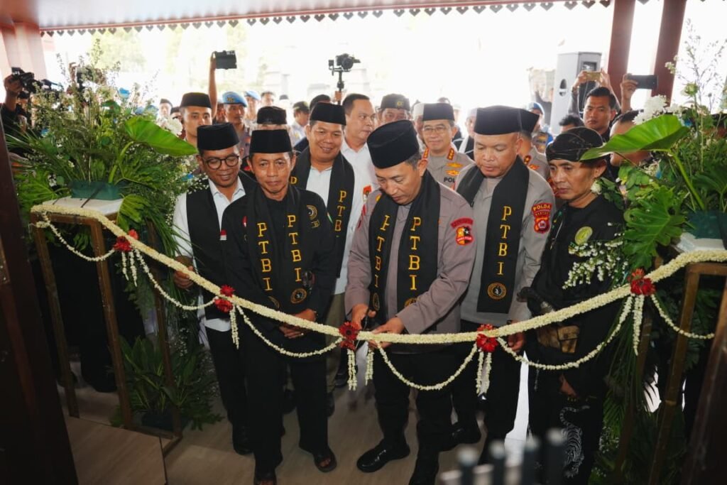 Kapolri menilai kekayaan budaya tersebut tidak hanya perlu dijaga sebagai tradisi, tetapi juga dikelola secara baik agar dapat diperkenalkan lebih luas hingga menjadi sumber devisa bagi daerah
