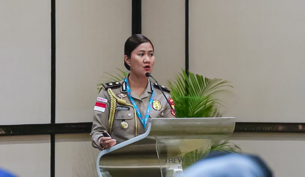 Kompol Riza Sativa, membawakan materi bertajuk “Trafficking Case Study Involving a ‘Mail Ordered Bride’”