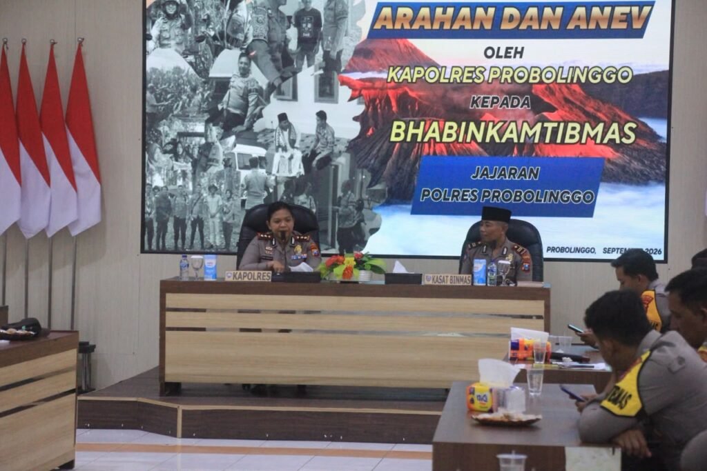 Lewat agenda sambang warga, para Polisi ini nggak cuma sekadar patroli keliling kampung