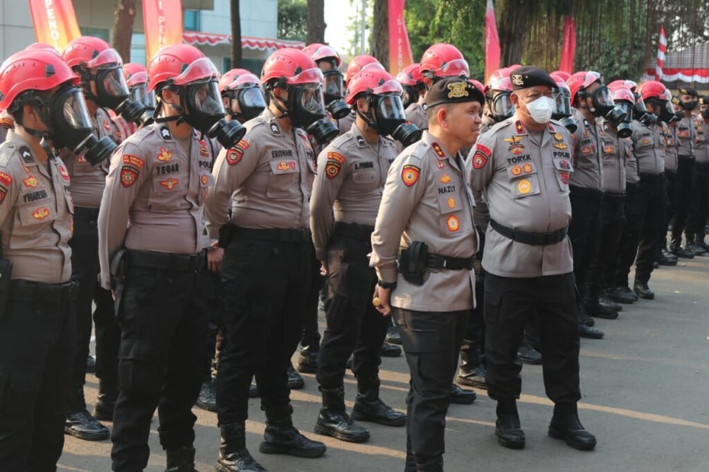 Sebanyak 299 personel disiapkan bersama 10 ekor K9, kendaraan rescue, kendaraan Karhutla, dapur lapangan, kendaraan K9, serta berbagai peralatan SAR