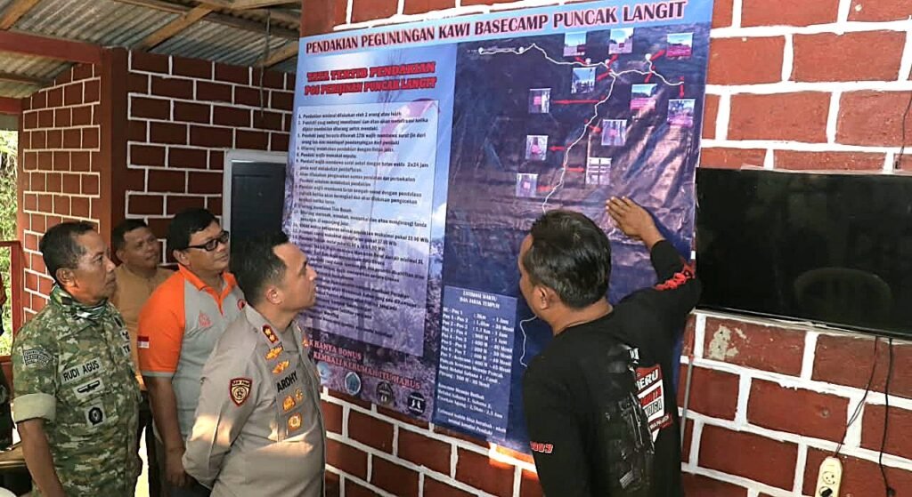 Titik api tersebut tepatnya berada di sisi lereng selatan Puncak Pitrang dari arah Puncak Langit, Desa Tunggorono, Kecamatan Doko, Kabupaten Blitar