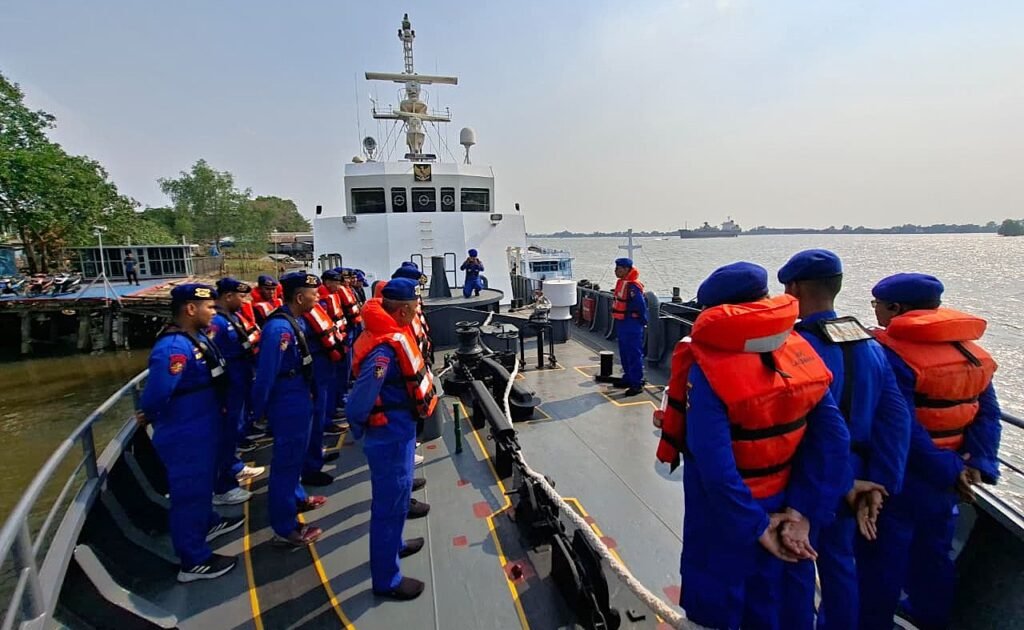 Berdasarkan data sementara hingga Minggu (13/9/2026) pukul 09.00 WIB, KM Virgo Transport 8 diketahui berlayar dari Surabaya menuju Banjarmasin dan dilaporkan hilang kontak sekitar pukul 02.05 WITA