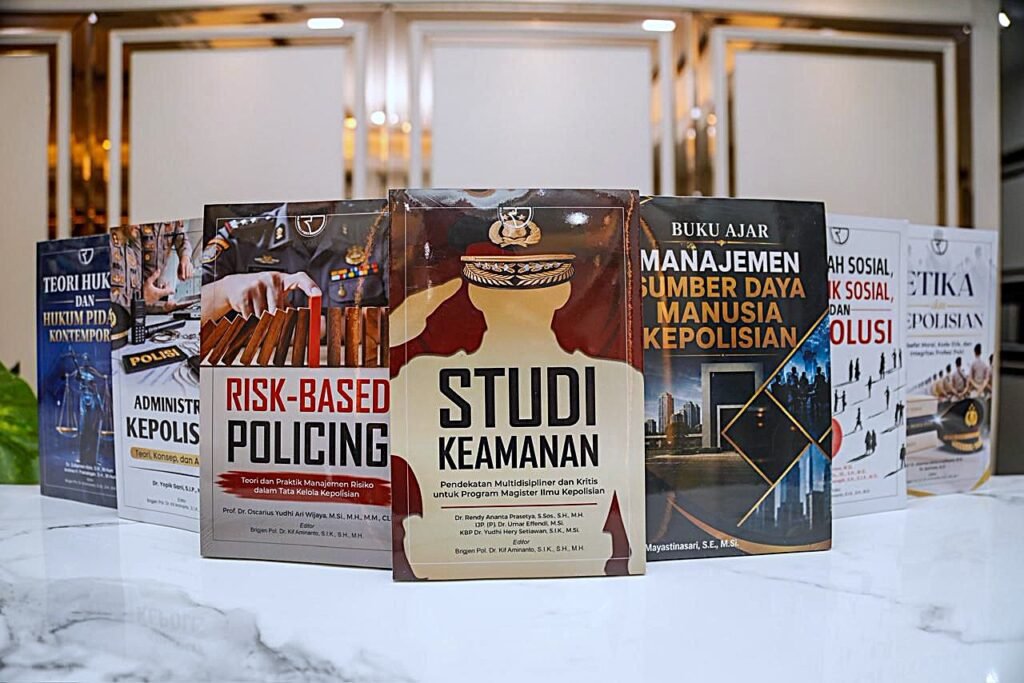 Wakapolri menekankan agar buku-buku tersebut tidak berhenti sebagai koleksi perpustakaan maupun dokumentasi akademik