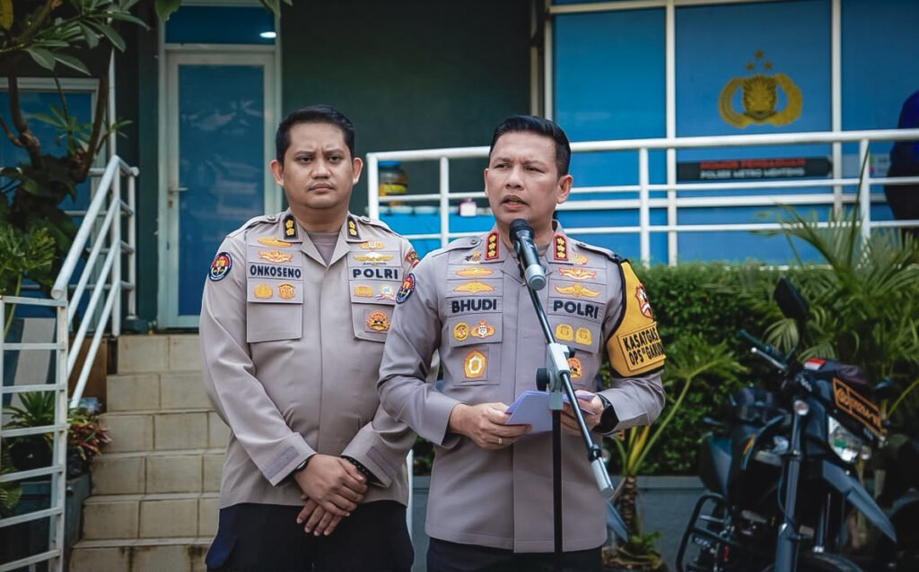 Kombes Budi menegaskan, seluruh personel diarahkan mengedepankan komunikasi, dialog, serta pendekatan persuasif dan humanis