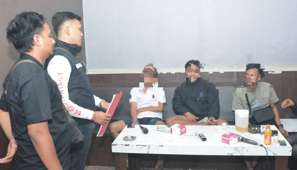 Cegah Peredaran Narkoba,Tim Gabungan Polres Bondowoso Razia THM dan Tes Urine Pengunjung